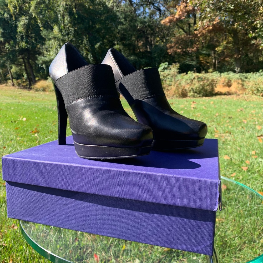 STUART WEITZMAN - ROUND TOE PLATFORM HEEL - BLACK